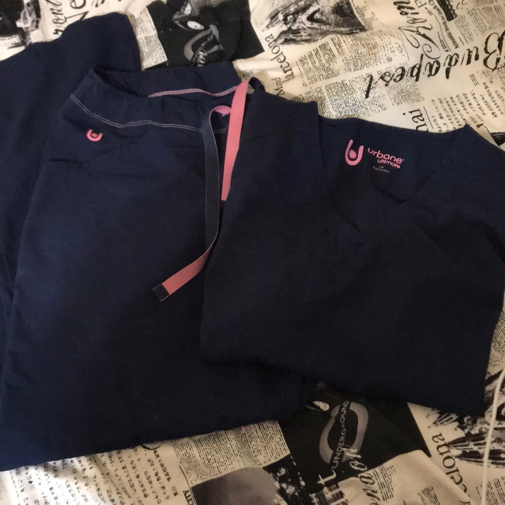 Scrub set